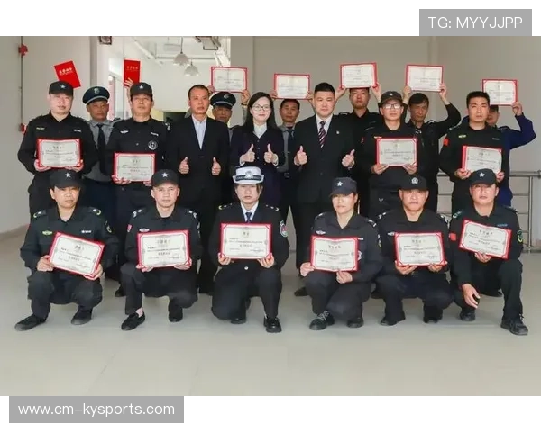 球员赛季末获颁俱乐部忠诚奖表彰其多年奉献与坚持